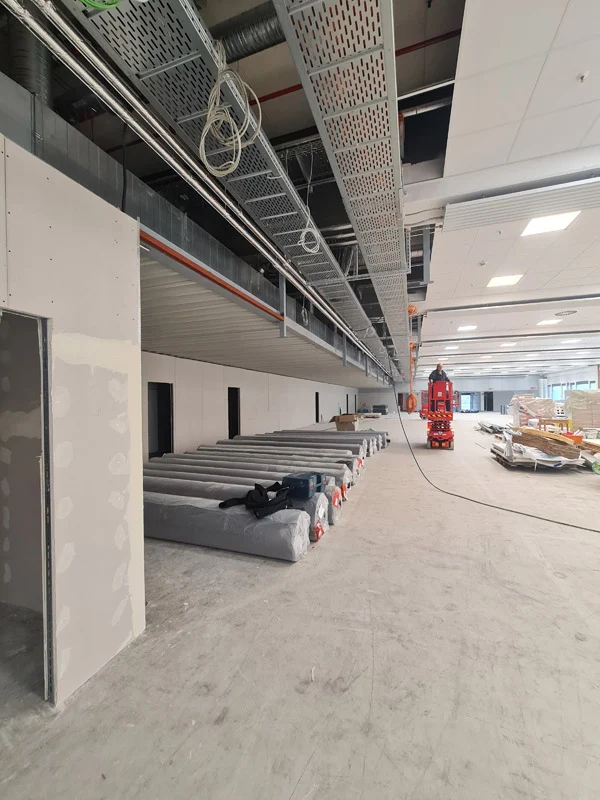 New drywall wall below the open ceiling – Deizisau