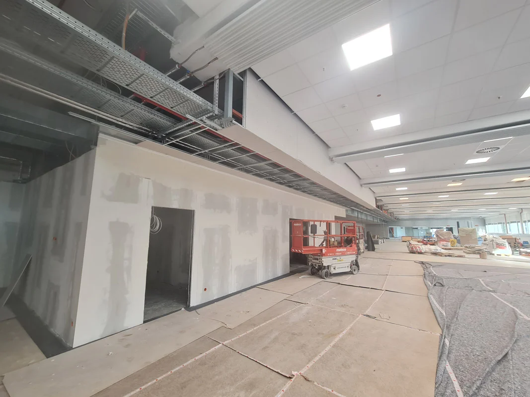 Filled drywall walls along the room fronts – Deizisau