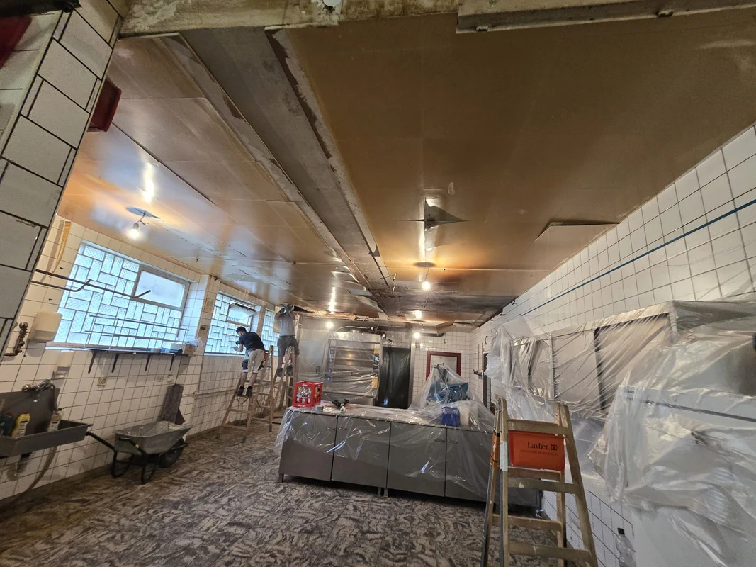 Bakery before the work, old ceiling and covered equipment – Illingen
