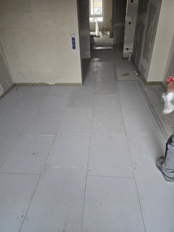 Dry screed boards laid in the hallway – Schomberg