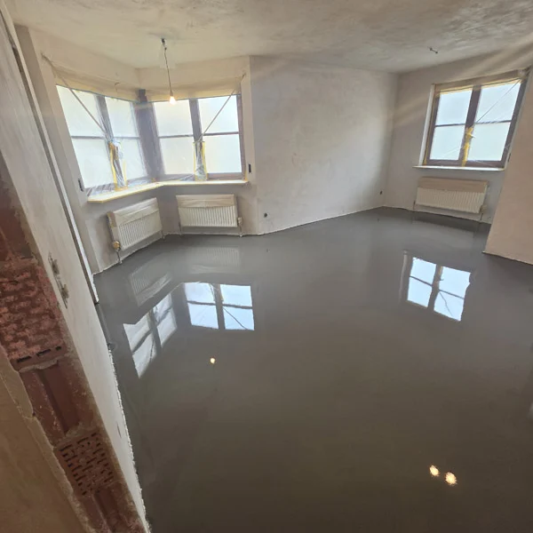 Level floor in the room with bay window – Stuttgart